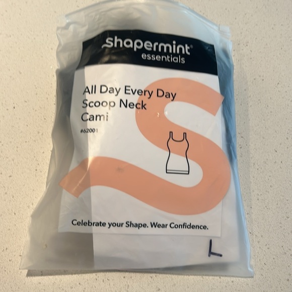 Shapermint Essentials All Day Every Day
Shaping Scoop Neck Cami Black Size L NWT - Picture 9 of 12